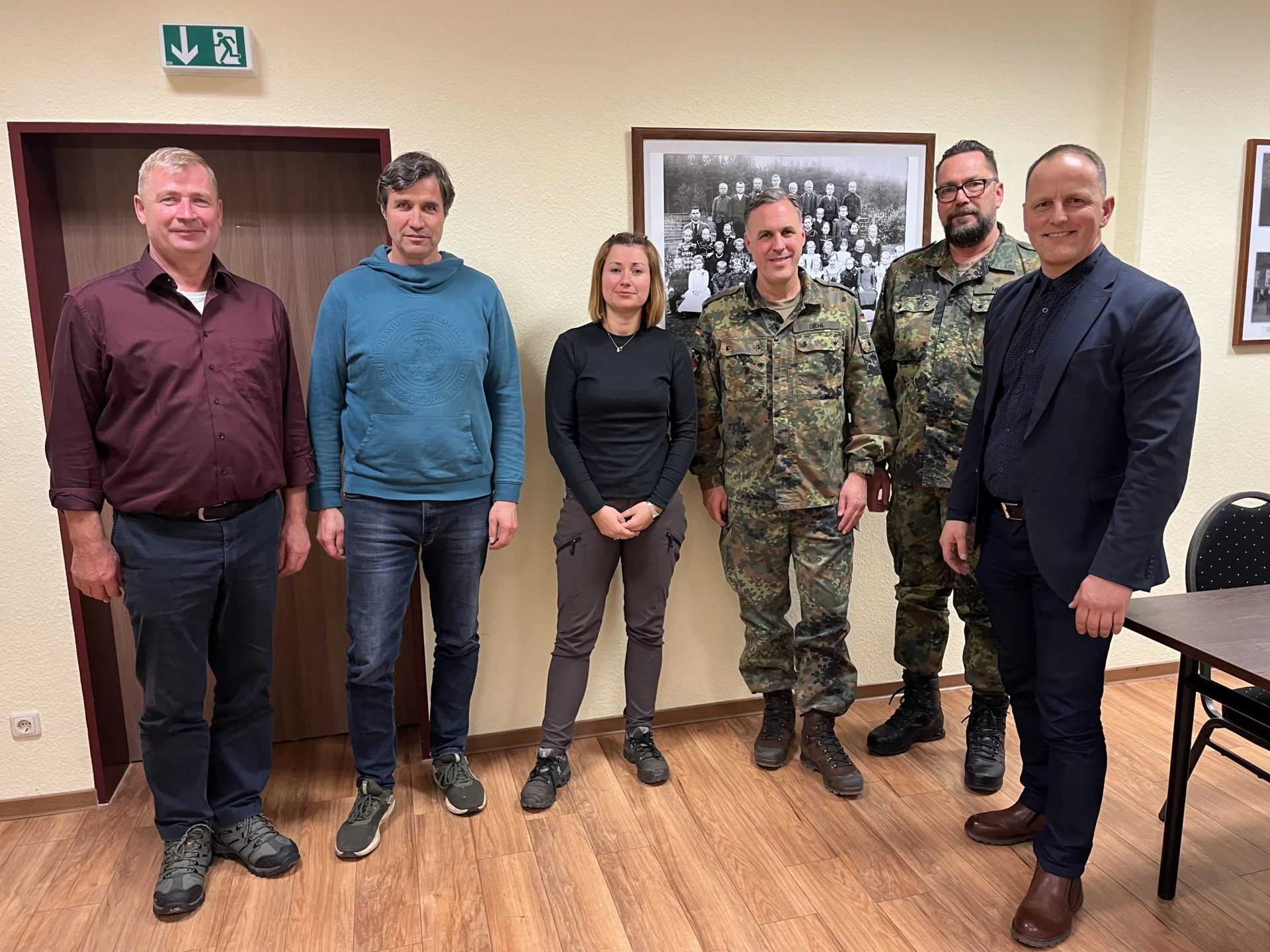 von links: Christoph Glase, Carsten Miehe, Romy Staufenbiel, Oberst Diehl, Oberstleutnant Heyn, Stefan Crackau