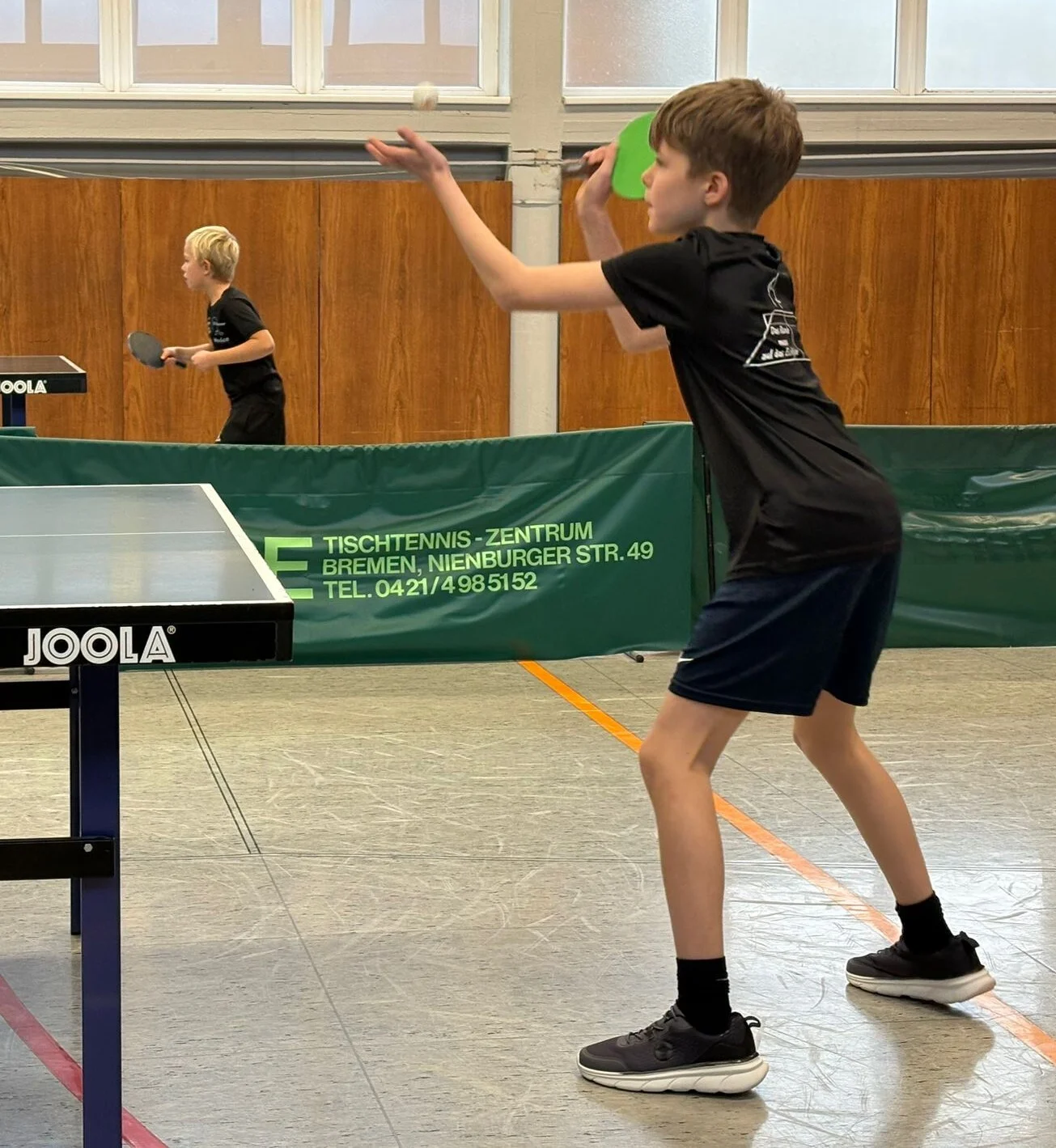 lukas bei seinem gefährlichen Tomahawk aufschlägen