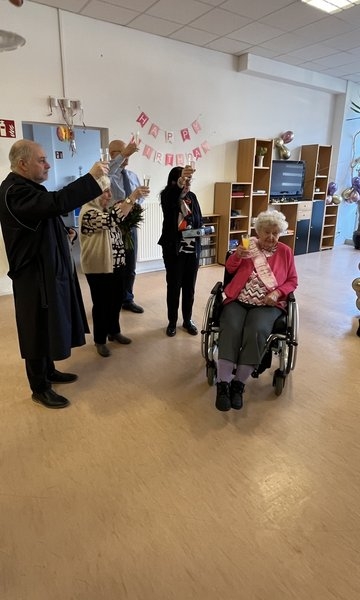 Ein Hoch auf die Jubilarin.