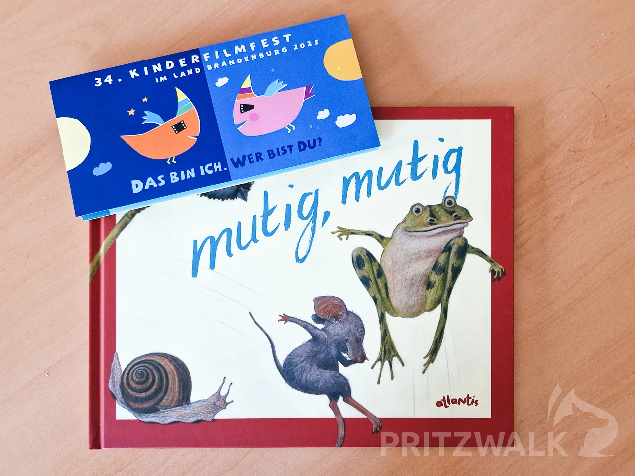 Das Buch "Mutig, mutig!" wird beim Bilderbuchkino vorgelesen. Foto: Stadt Pritzwalk