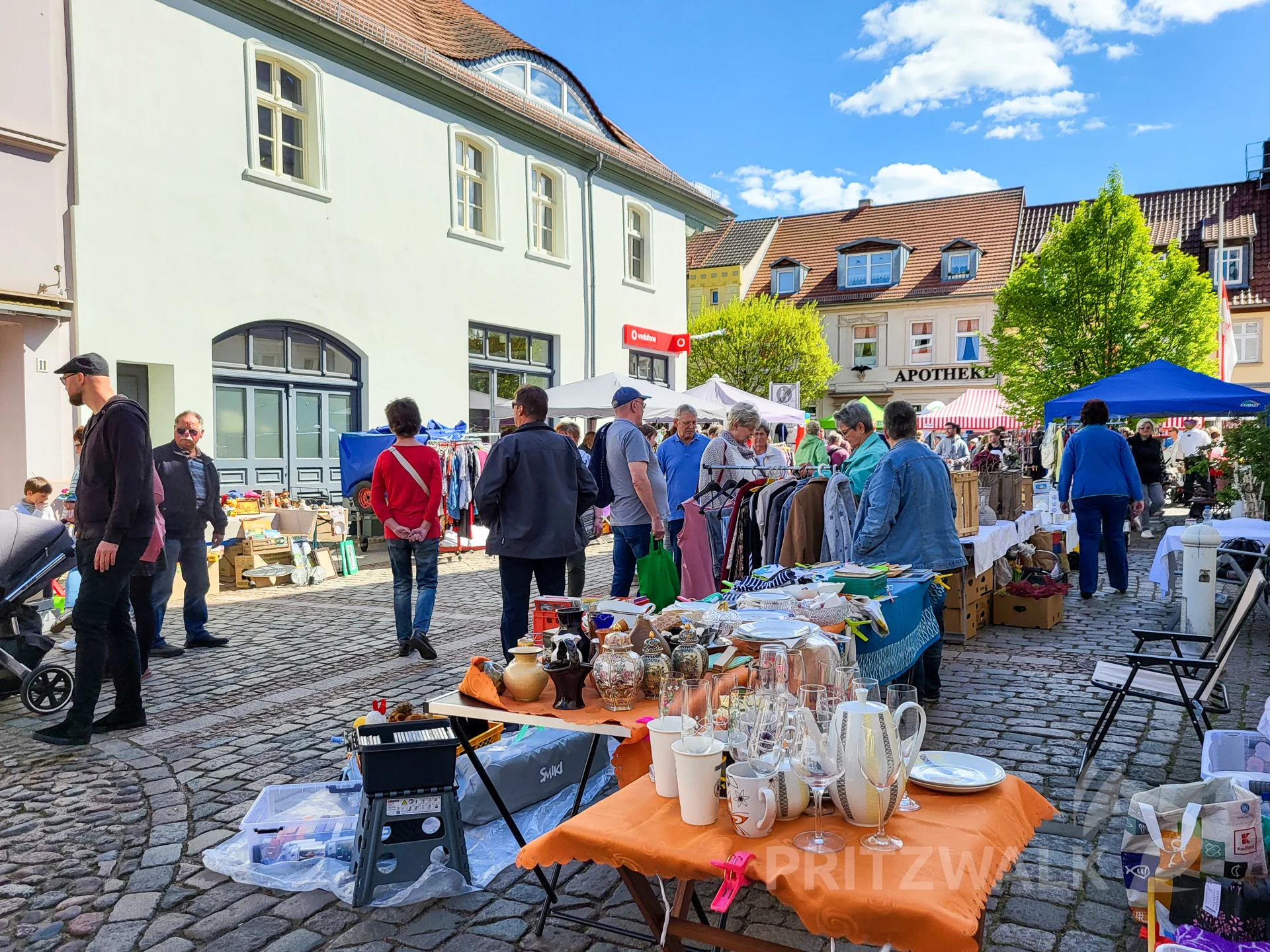 Beim Pritzwalker Frühlingserwachen im Jubiläumsjahr 2026 – hier eine Aufnahme aus dem vergangenen Jahr – ist ein Flohmarkt mit 77 Ständen geplant. Händler können sich noch anmelden. Foto: Stadt Pritzwalk