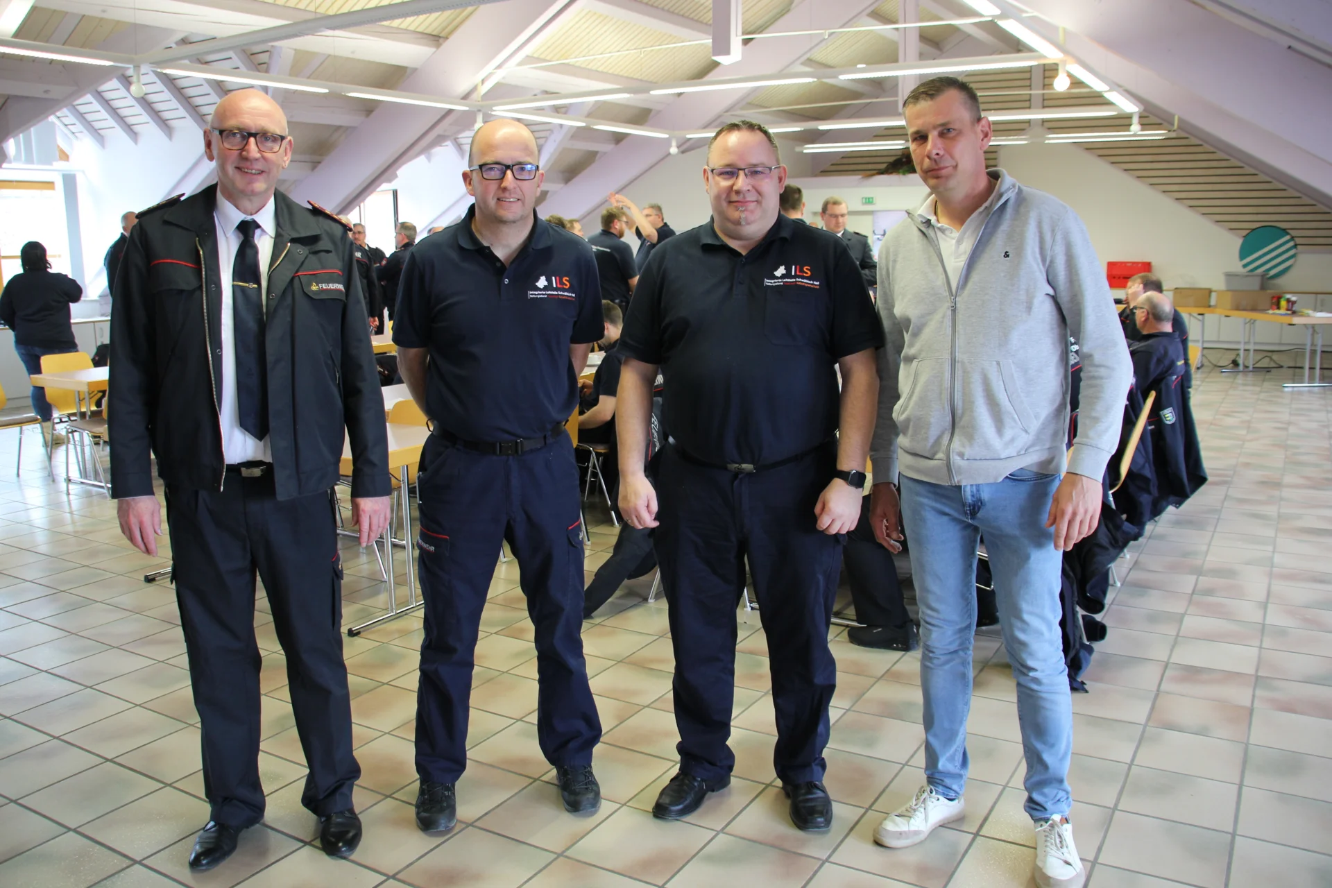 Gruppenbild beim gemeinsamen Frühstück