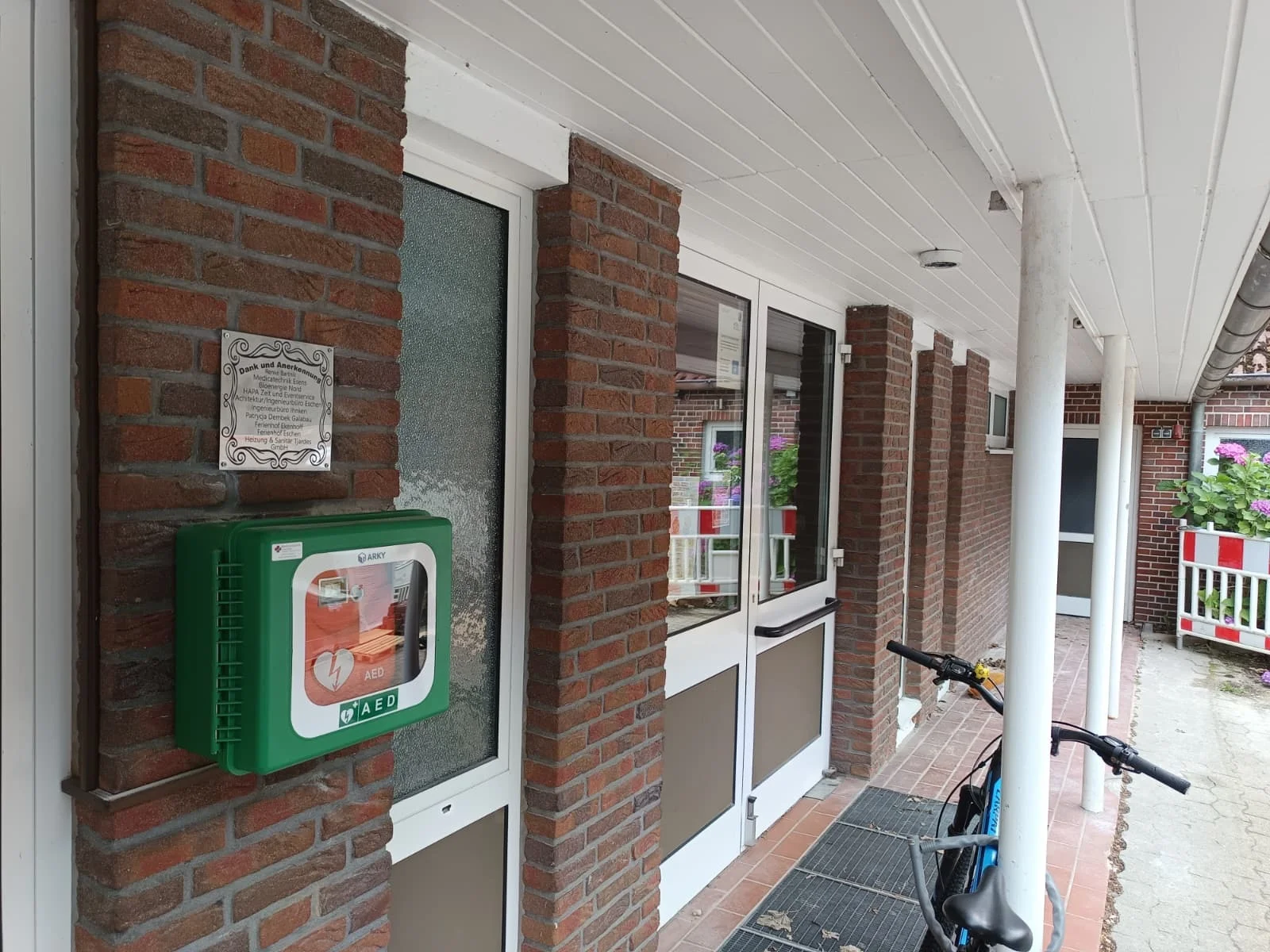 Automatisierter externer Defibrillator