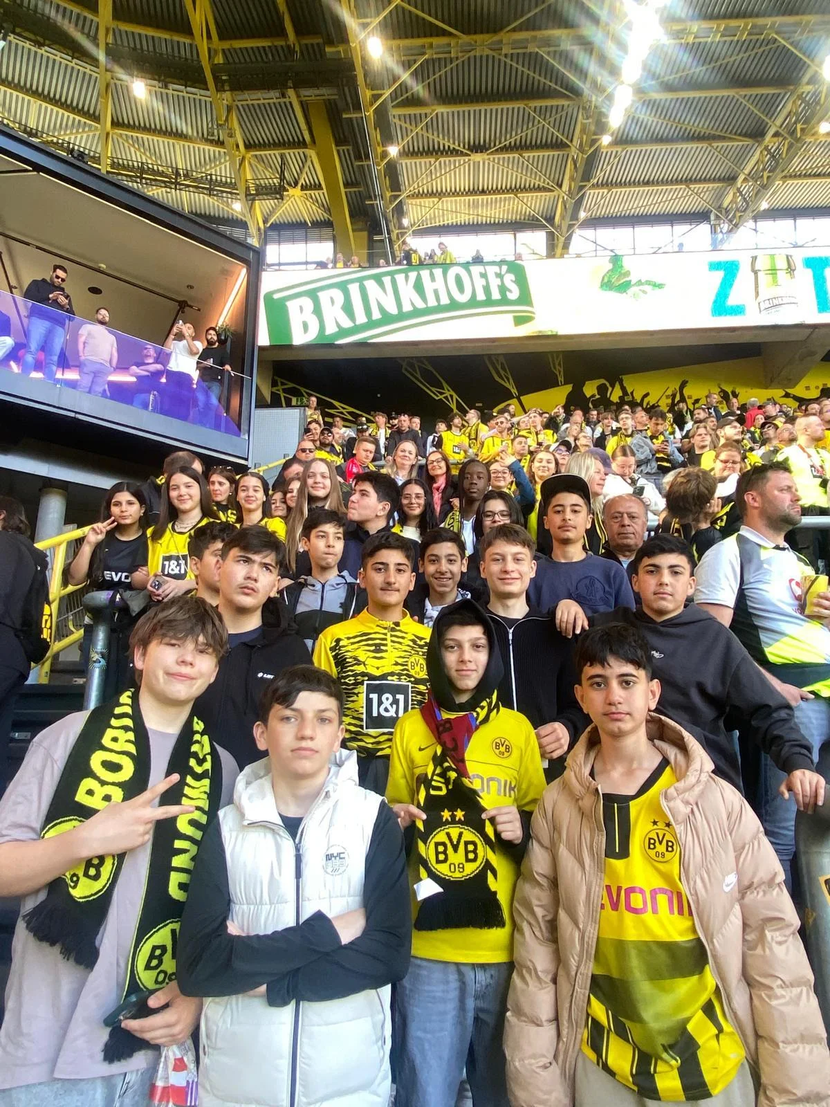 Klasse 7.4 auf der Tribüne im Westfalenstadion