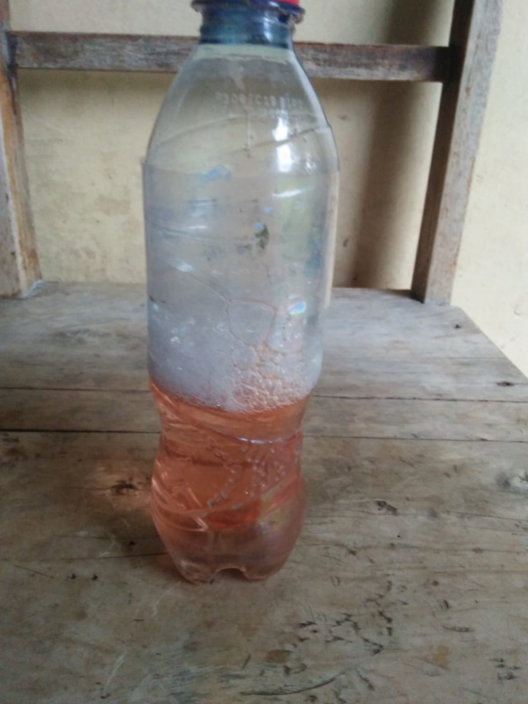 Seifenspender-aus-Wasserflasche