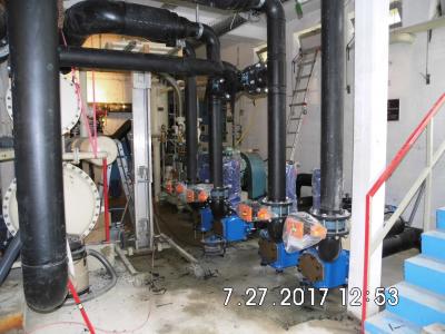 Neue Pumpen und Rohrleitungen im Technikkeller des Freibades (Bild vergrößern)