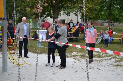 Kalenderrückblick vor 2 Jahren: Einweihung des neuen Spielgerätes in Schwarzenburg (Bild vergrößern)