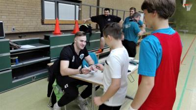 Vorschaubild zur Meldung: Junioren-Nationalspieler Niklas Diebel zu Besuch beim Auswahltraining