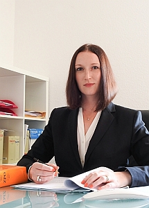 Rechtsanwältin Marion Neumann mit neuem Firmenportrait