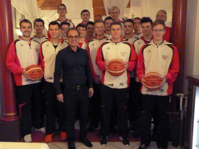 Foto zur Meldung: Sponsoring der Raptors Basketball Herren : neue Trainingsanzüge Dank Restaurant Athen