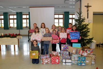 Foto zur Meldung: Geschenke mit Herz bei der Grundschule
