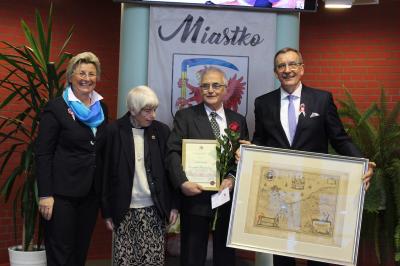 Foto zur Meldung: Cord Asche erhält Ehrenbürgerschaft von Miastko