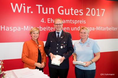 Foto zur Meldung: Feuerwehr Klecken erhält Zuwendung aus Ehrenamtspreis der Hamburger Sparkasse