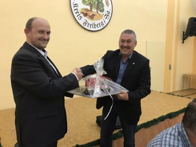 Tomasz Bajon überbringt in Sohra zur Gemeinderatssitzung im November Grüße aus der polnischen Partnergemeinde Pilchowice (Bild vergrößern)
