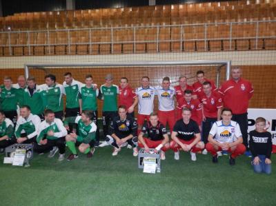 Beide Teams, links PSV Wismar II und rechts der FC Seenland Warin qualifizierten sich für das Hallenmasters. (Bild vergrößern)