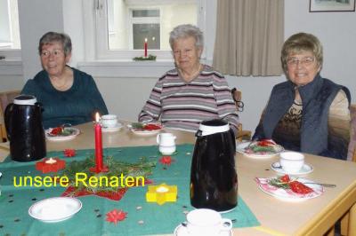 50plus und Seniorinnen genießen Weihnachtsfeier
