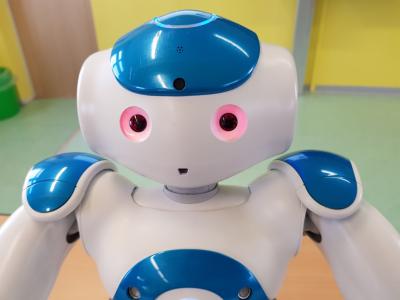 Medienfit: Humanoider NAO-Roboter in der SJG