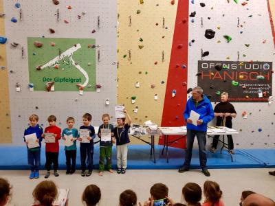 Foto: KKJS2018 - Sportklettern - Siegerehrung Foto zur Meldung: Kreis-Kinder- und Jugendspiele im Sportklettern