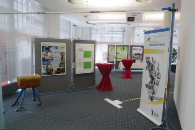 Foto: Eingang zur Ausstellung Foto zur Meldung: Ausstellungseröffnung in der Sparkasse Oberlausitz-Niederschlesien