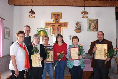 Foto zur Meldung: Rückblick und Ausblick beim Frauen- und Mütterverein – 14 treue Mitglieder geehrt und 4 zu Grabe getragen