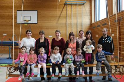 Foto zur Meldung: Da rührt sich was! - Eltern-Kind-Turnen in Moosbach