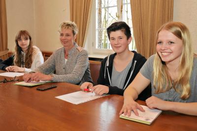 Vorschaubild zur Meldung: Schülerinnen und Schüler der Josef-Reding-Schule zu Besuch im Rathaus