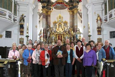 Foto zur Meldung: Die Senioren in der Wallfahrtskirche Neukirchen beim Hl. Blut