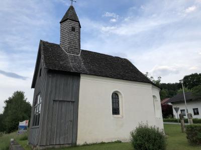 Foto zur Meldung: Die Mari-Hilf-Kapelle am Ortseingang von Miltach und ihre Geschichte
