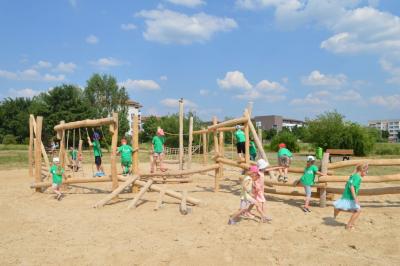 Pünktlich zum Kindertag: Neuer Spielplatz in der Schwarzburger Straße eröffnet