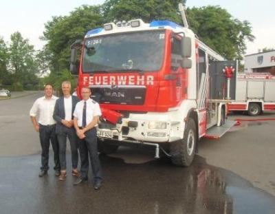 Neues Tanklöschfahrzeug offiziell der Freiwilligen Feuerwehr übergeben