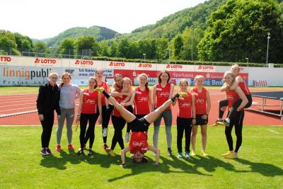 Leichtathletinnen belegen den 3. Platz beim Regionalentscheid von "Jugend trainiert für Olympia" (Bild vergrößern)