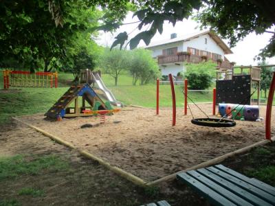 Einweihung der neuen Spielgeräte des Spielplatzes im Kinderland „Thea de Haas“ (Bild vergrößern)