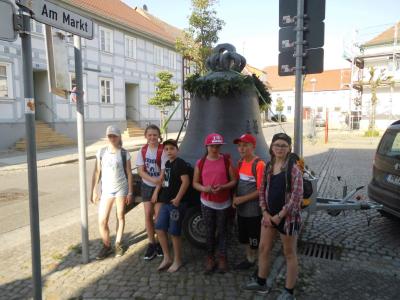 Foto zur Meldung: Elbtalgrundschule pilgerte mit der Glocke