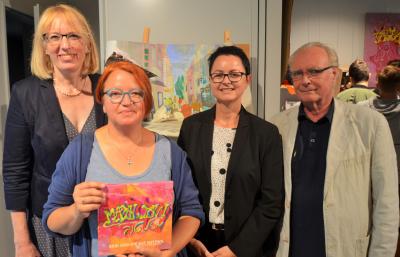 v. l.: Autorin Eva Lezzi, Künstlerin Anna Adam, Bürgermeisterin Annett Jura und Hartmut Schneider | Foto: Stadt Perleberg.