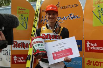 Der Oberstdorfer Karl Geiger hat am Freitag die Qualifikation für den FIS Sommer Grand Prix in Hinterzarten gewonnen - Foto: Joachim Hahne / johapress