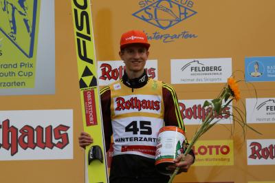 Der Oberstdorfer Karl Geiger springt beim FIS Sommer Grand Prix auf Rang zwei - Foto: Joachim Hahne / johapress