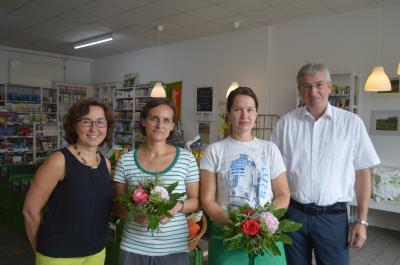 Claudia Dube (2. v. r.) und Katja Stieball (2. v. l.) betreiben seit dem 1. August 2018 den Bio-Laden "biofreunde". Bürgermeister Heiko Müller und Manuela Dörnenburg, Gleichstellungsbeauftragte der Stadt Falkensee, wünschten viel Erfolg dafür.