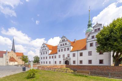 Vorschaubild zur Meldung: Schloss Doberlug am Denkmaltag von oben entdecken