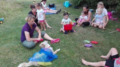 Foto zur Meldung: Abwechslungsreiches Programm bei der Eltern-Kind-Turngruppe in Moosbach