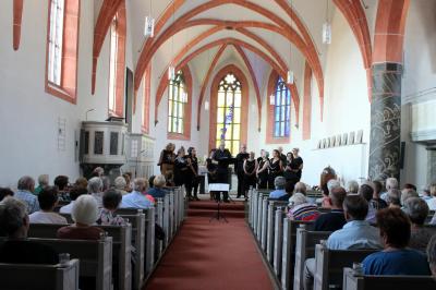 Junger Chor Herleshausen singt in der Sontraer Stadtkirche (Bild vergrößern)