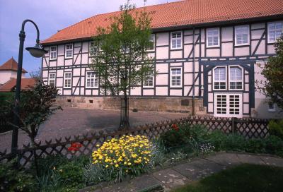 Das Haus Schulplatz 1, fotografiert von Rolf Wagner 1989. (Bild vergrößern)