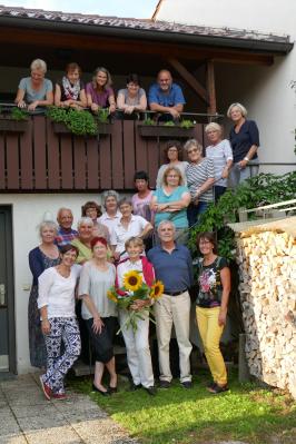 Die Tettnanger  Sterbegleiter*innen im Ehrenamt halten ihren Sommerhock