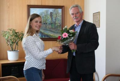 Begrüßung von Frau Maas im "Chefzimmer" des Rathauses (Bild vergrößern)