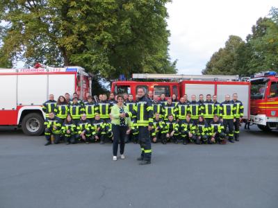Neue leichte Einsatzbekleidung für die Feuerwehren der Stadt Immenhausen (Bild vergrößern)