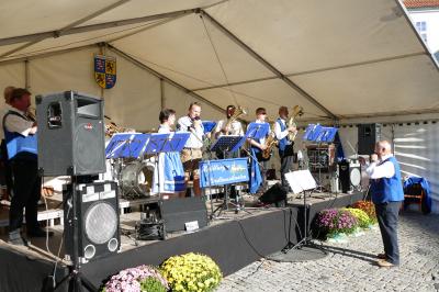 Die Heldburger Stadtmusikanten sorgten auf dem Marktplatz für den passenden musikalischen Rahmen.