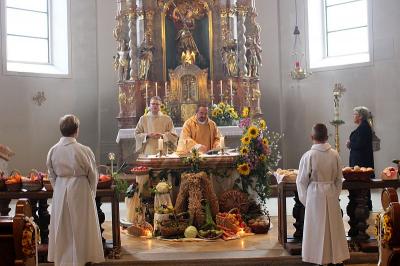 Foto zur Meldung: Erntedank in der Pfarreiengemeinschaft Moosbach, Prackenbach/Krailing gefeiert