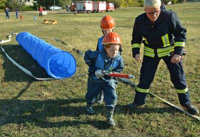 Die Kinder und Jugendlichen stellten sich den Aufgaben mit Feuereifer. Foto: H.-W. B.