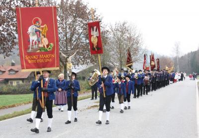 Foto zur Meldung: Martiniritt Miltach - Ein Dorf sieht sich seiner Tradition verpflichtet