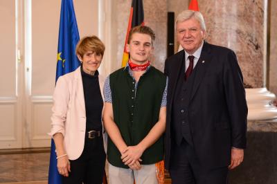 Ministerpräsident Volker Bouffier empfängt hessische „Hoheiten“ und "Hans im Glück" (Bild vergrößern)
