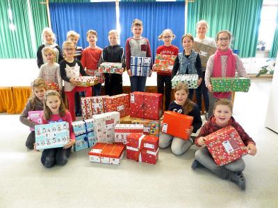 Foto zur Meldung: Aktion Geschenk mit Herz in der Grundschule